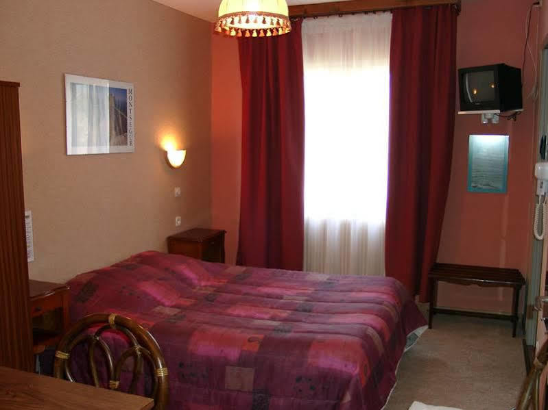 Hotel Le Chatelet Saint-Paul-de-Fenouillet Exterior photo